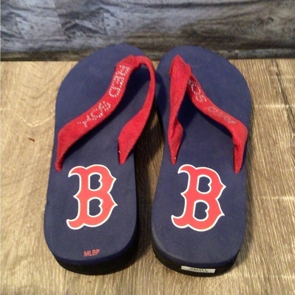 Boston Red Sox Flip Flops size 7-8. (0177)
